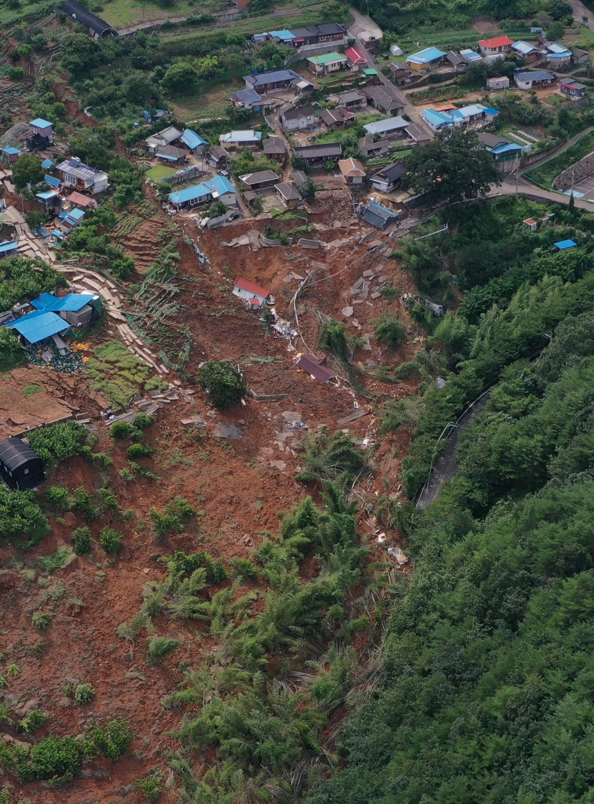 지난해 7월 21일 산사태가 발생한 경남 산청 현장. 산청 연합뉴스