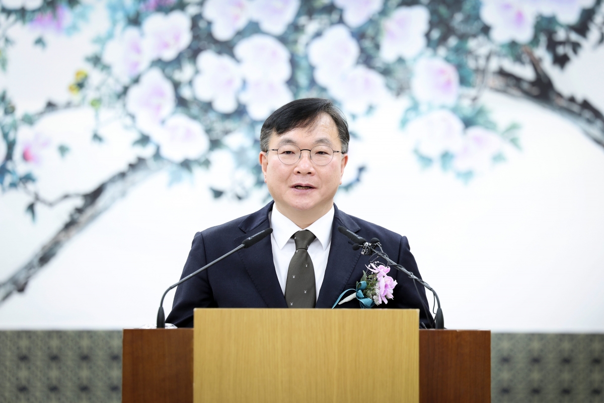 박영재 신임 법원행정처장이 16일 서울 서초구 대법원에서 열린 취임식에서 취임사를 하고 있다. 법원행정처 제공