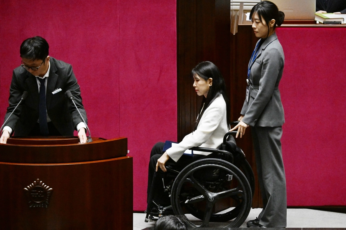 이소희 국민의힘 의원이 15일 국회에서 열린 2026년 1월 임시국회 1차 본회의에서 발언대에 오르고 있다. 이 의원은 국민의힘 비례대표였던 인요한 전 의원이 사퇴해 의원직을 승계하게 됐다. 홍윤기 기자