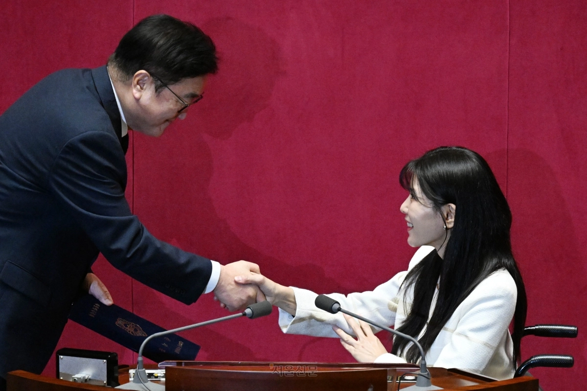 이소희 국민의힘 의원이 15일 국회에서 열린 2026년 1월 임시국회 1차 본회의에서 발언대에 오르고 있다. 홍윤기 기자