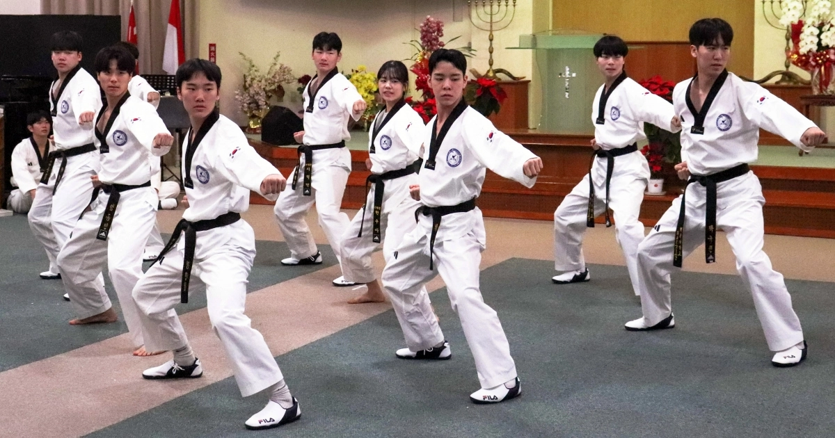 백석대 태권도선교단이 일본 오키나와 지역에서 태권도를 매개로 해외 단기선교 활동을 진행하고 있다. 백석대 제공