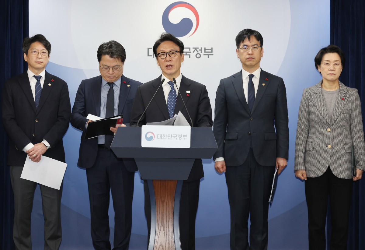 김민석 국무총리가 16일 서울 종로구 정부서울청사에서 행정통합 인센티브와 관련해 브리핑을 하고 있다. 연합뉴스 제공