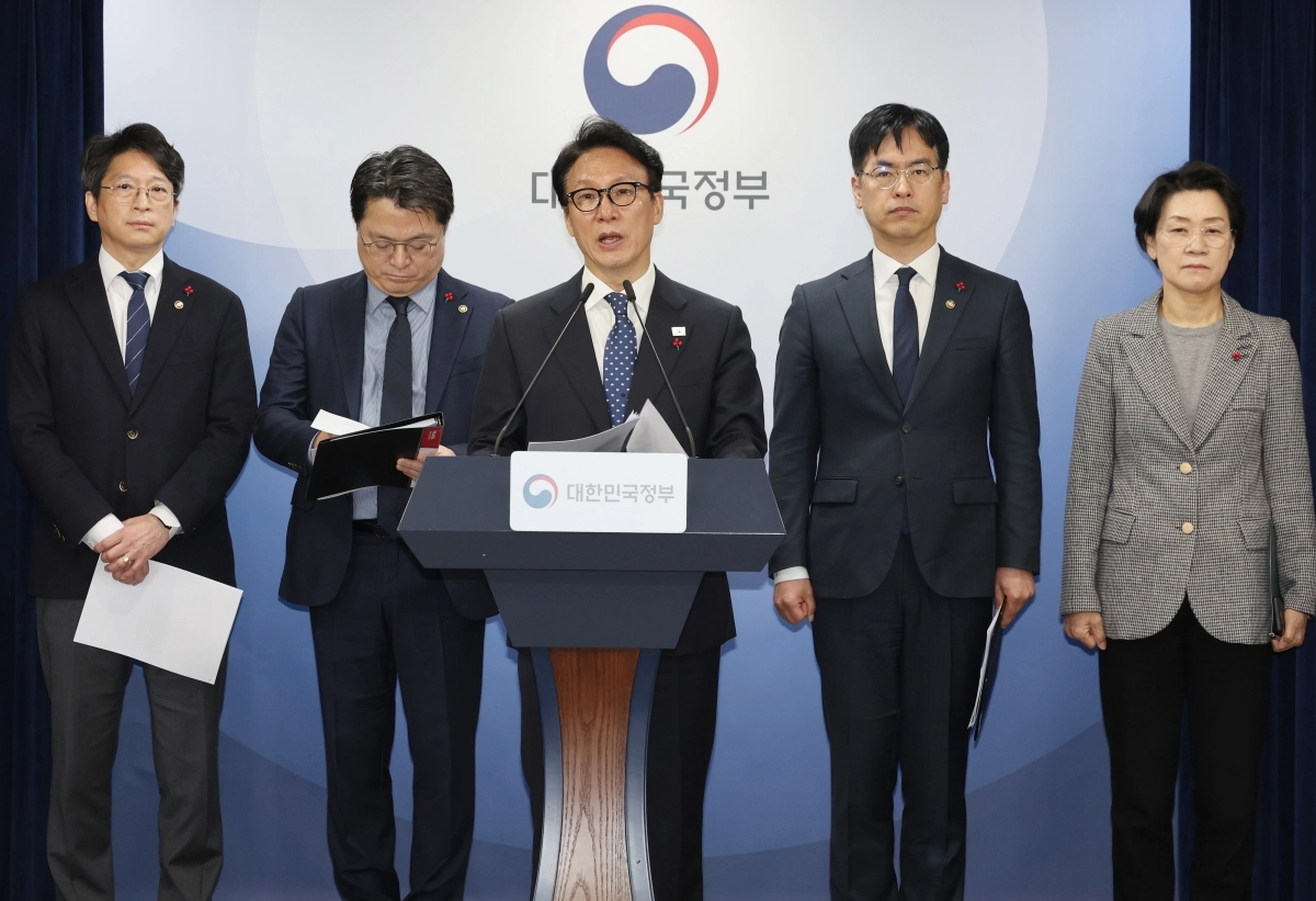 김민석 국무총리가 16일 서울 종로구 정부서울청사에서 행정통합 인센티브와 관련해 브리핑을 하고 있다. 연합뉴스 제공