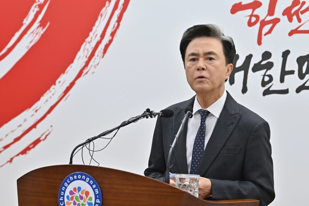 김태흠 충남지사가 김민석 국무총리 행정통합 인센티브 브리핑 직후 도청 프레스센터에서 긴급 기자회견을 하고 있다. 도 제공