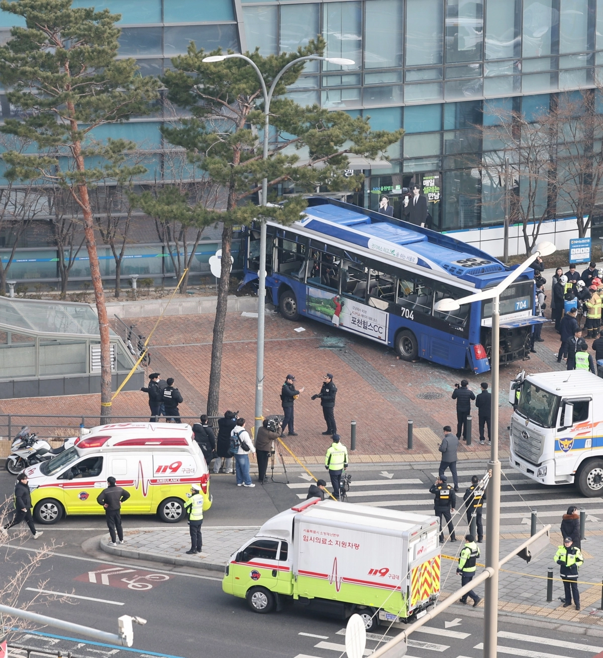 서울 서대문역 시내버스 인도 돌진