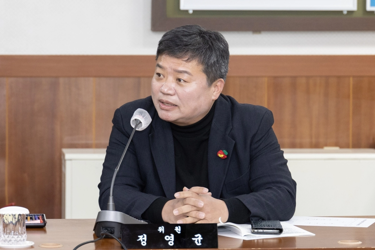 정영균 도의원이 광양만권경제자유구역청의 전략적 투자유치 방안 마련을 강력 촉구하고 있다.