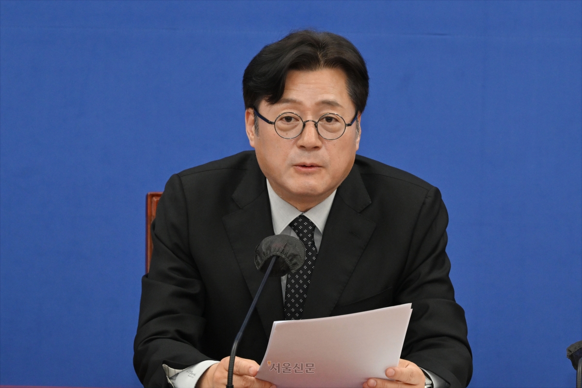 더불어민주당 홍익표 원내대표가 30일 국회에서 열린 원내대책회의에서 발언하고 있다. 2024.4.30안주영 전문기자