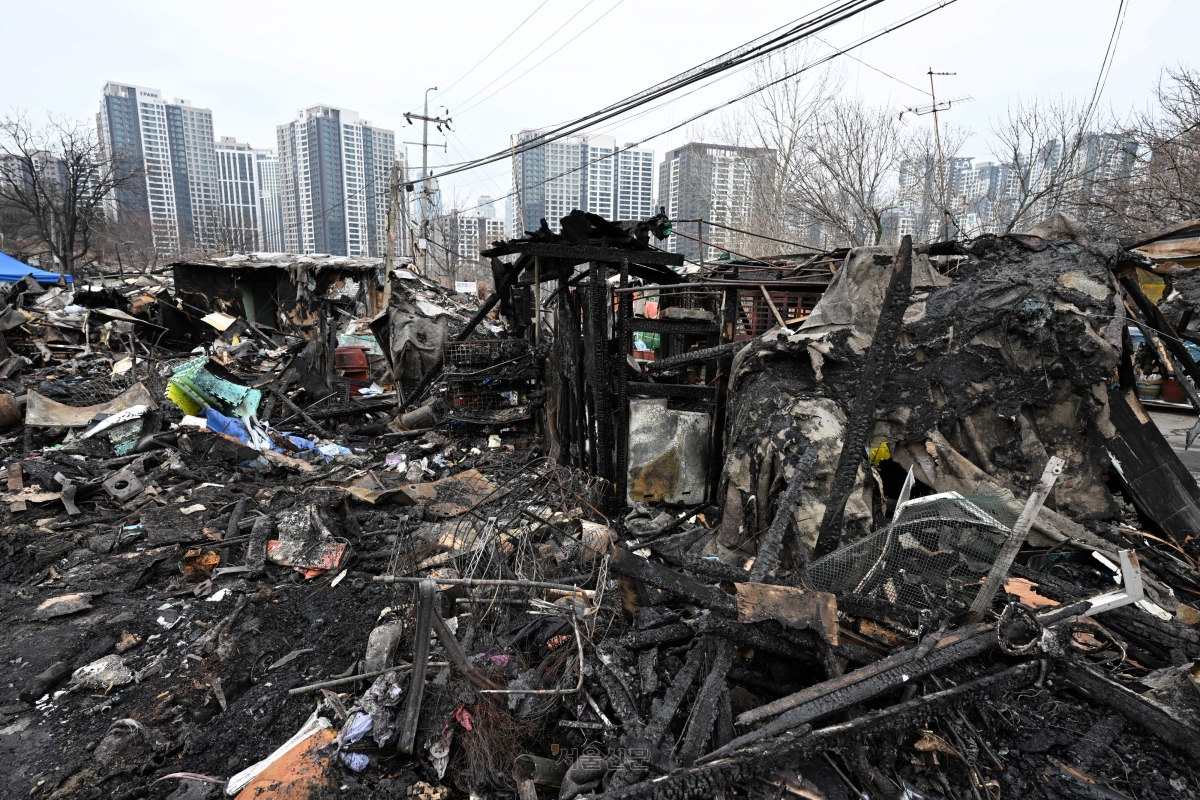 폐허로 변한 강남 구룡마을 화재 현장