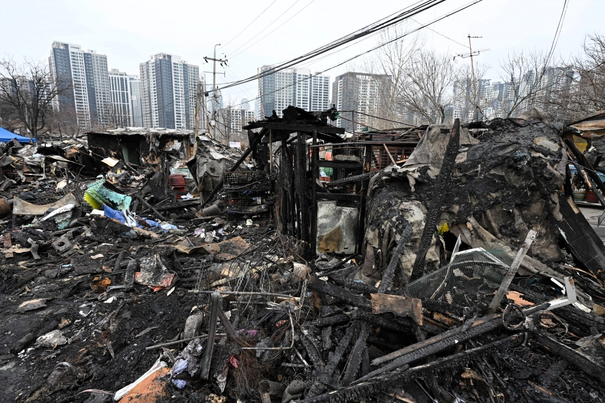폐허로 변한 강남 구룡마을 화재 현장