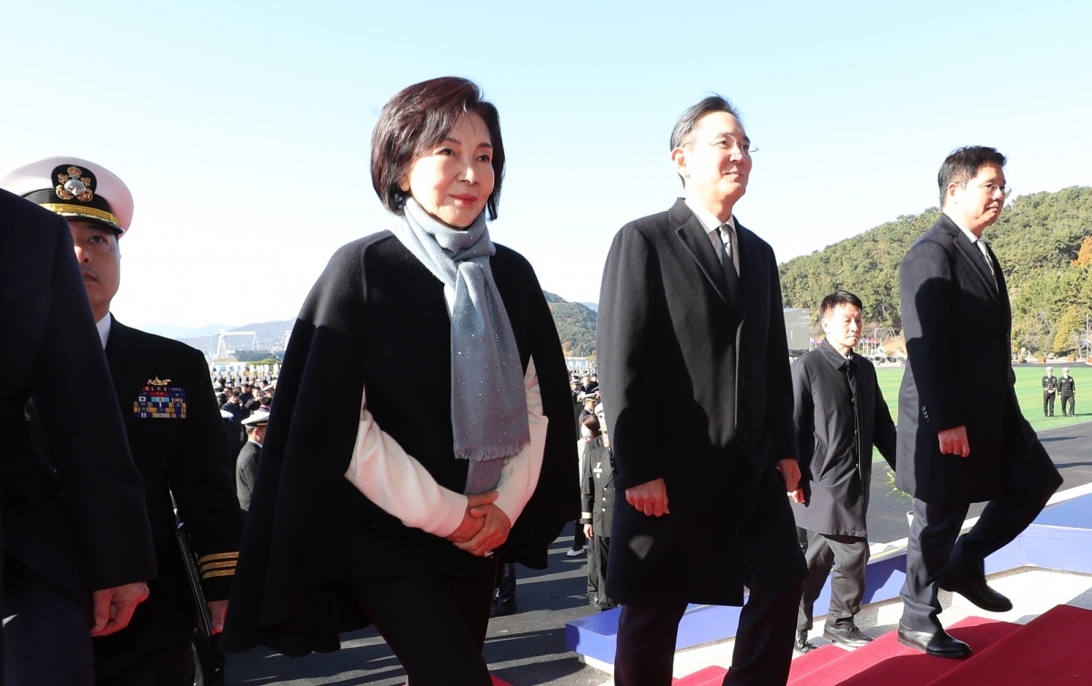 이지호 씨 임관식 참석하는 이재용 회장과 홍라희 명예관장