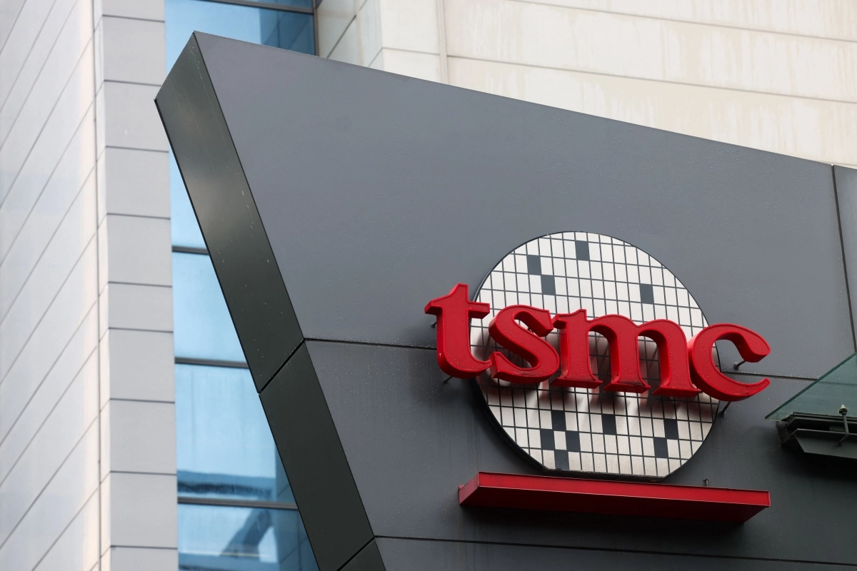 대만 신주에 위치한 TSMC 본사의 로고. TSMC는 2500억 달러를 투자해 미국에 반도체 공장을 짓기로 했다.