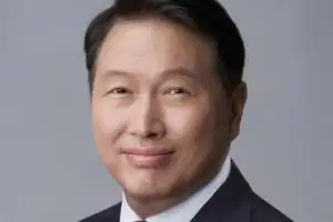 최태원 “한국 경제 불씨 약해져… 성장 정책 전환해야”