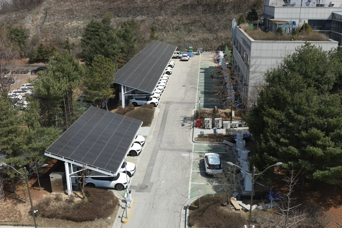 경기도청 북부청사 주차장 위 태양광 발전시설(경기도 제공)