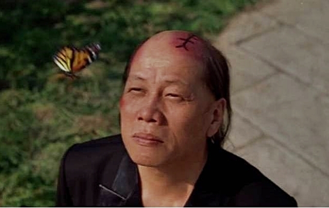 저우싱츠(주성치) 감독의 영화 ‘쿵푸허슬’ 속 ‘화운사신’(두꺼비) 역으로 잘 알려진 홍콩 배우 렁시우롱(양소룡)이 지난 14일 중국 선전에서 77세로 세상을 떠났다고 중화권 매체들이 18일 보도했다. 뉴시스 자료사진