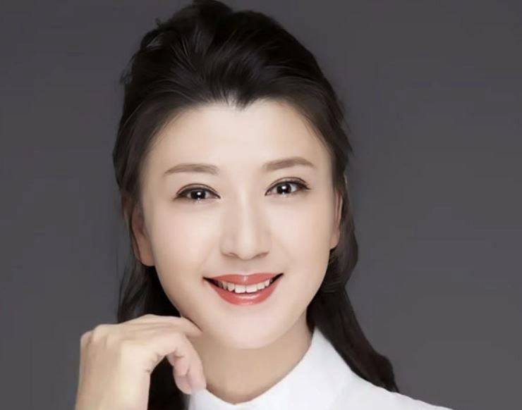 농촌 드라마로 서민적 이미지를 구축했던 중국 여배우 옌쉐징(53)이 “가족 부양에 연 1억 7000만원은 필요하다”는 발언으로 논란에 휩싸였다. 소셜미디어(SNS) 캡처