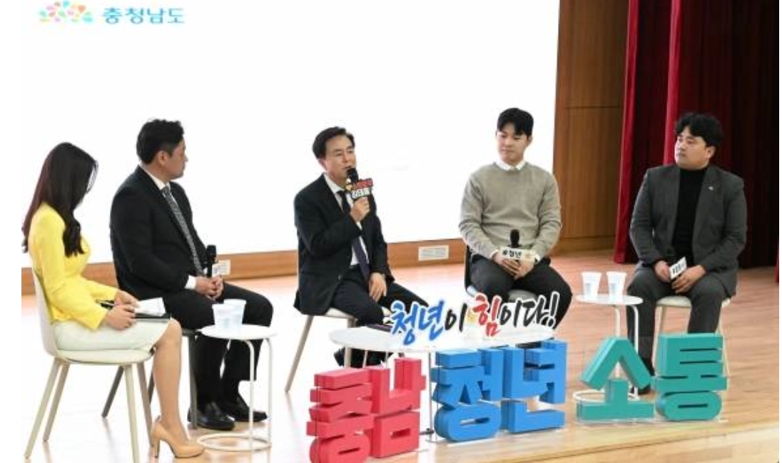 김태흠 충남지사가 청년들과 소통 공감 간담회를 하고 있다. 도 제공