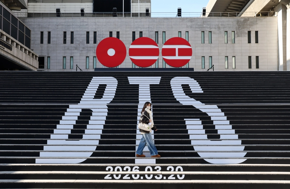 BTS로 꾸민 세종문화회관 계단…3월 컴백 앞두고 전 세계 홍보
