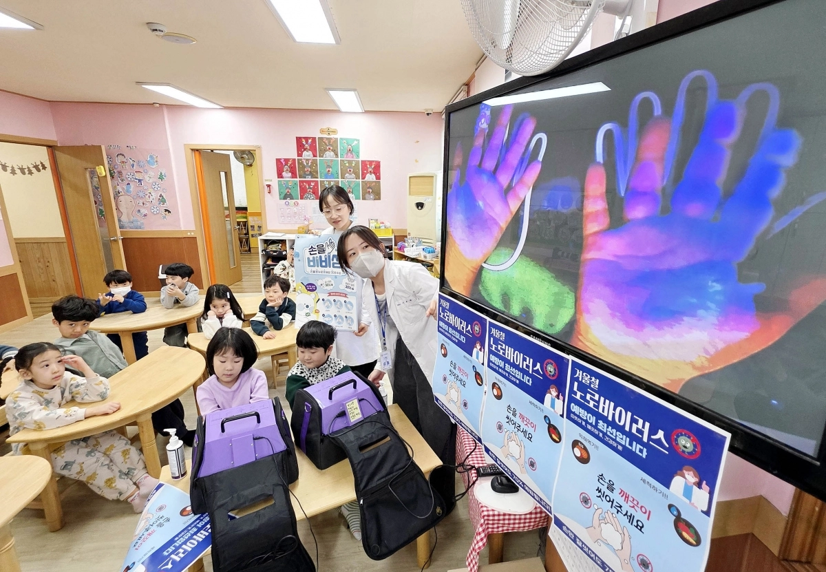 노로 바이러스… 손 씻기로 예방해요