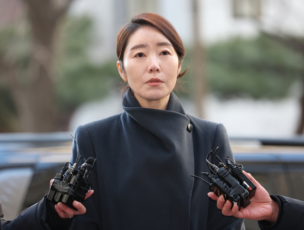 2022년 지방선거를 앞두고 전 사무국장 남모씨를 통해 김경 서울시의원이 공천 대가로 건넨 1억원을 수수한 혐의를 받는 무소속 강선우 의원이 20일 서울 마포구 서울경찰청 공공범죄수사대로 출석하며 취재진 질문에 답하고 있다. 2026.1.20 연합뉴스