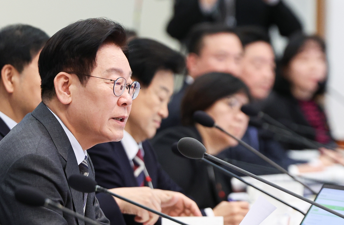 thumbnail - 李대통령 “민간인의 무인기 北침투<br>북에 총 쏜 것과 같아… 엄중 제재”