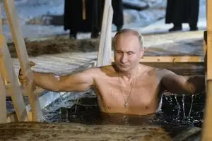 73세 푸틴 또 훌렁 벗었다…얼음물 입수에 ‘건강비법’ 재조명