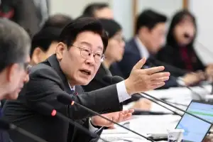 李대통령 “생리대, 고급이라 비싸? 아예 무상공급 검토하라”