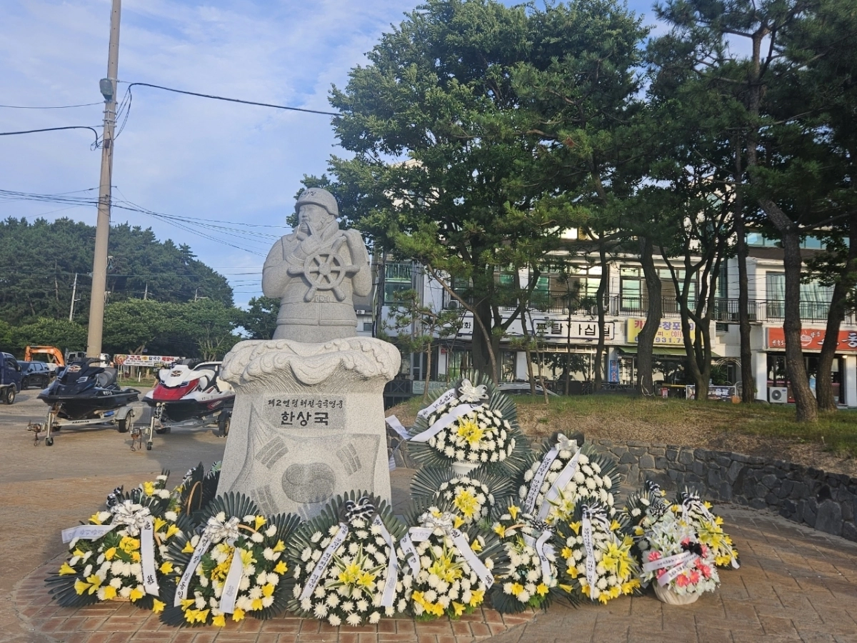 무창포해수욕장 해변에 소재한 고 한상국 상사 흉상. 보령시 제공