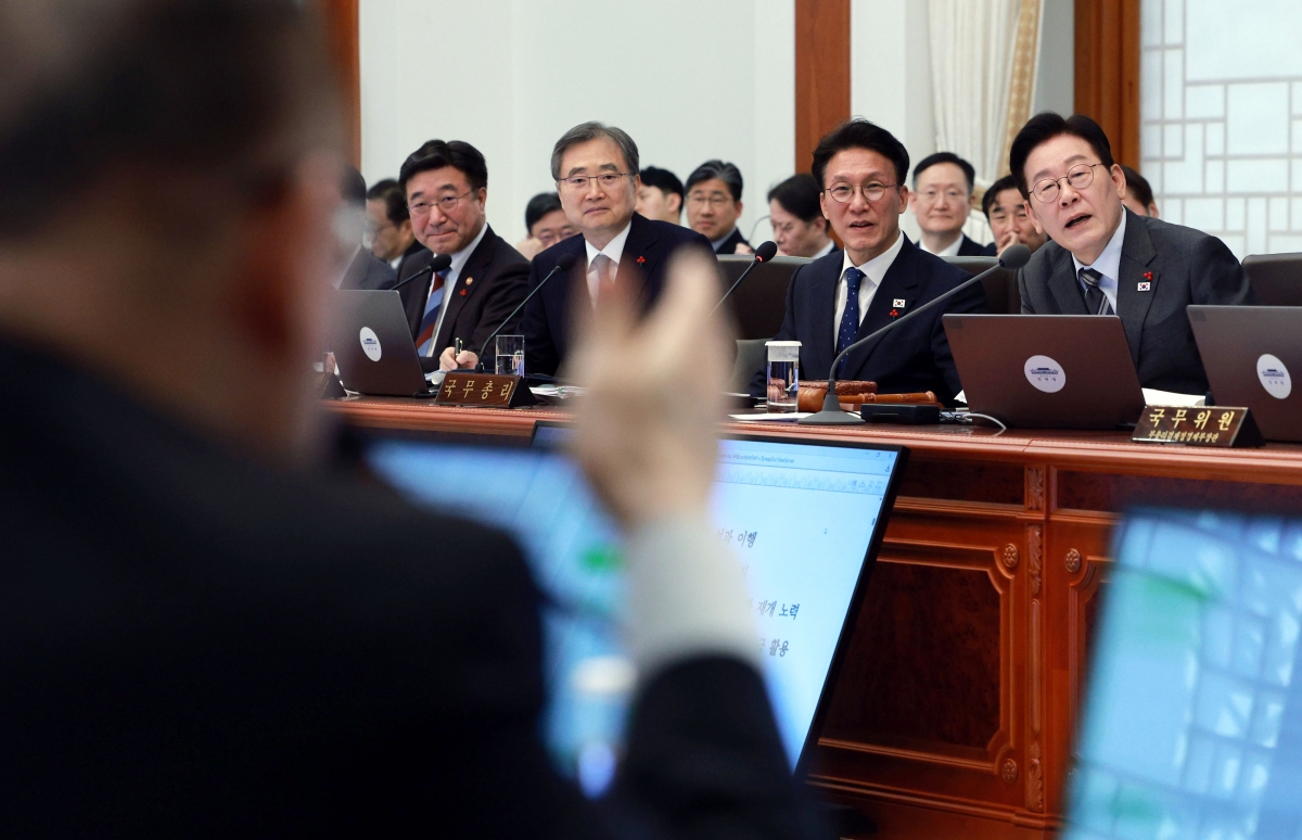 발언 듣는 이재명 대통령