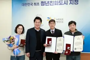 관악구, 6·25 참전 유공자 유가족에 무공훈장 전달