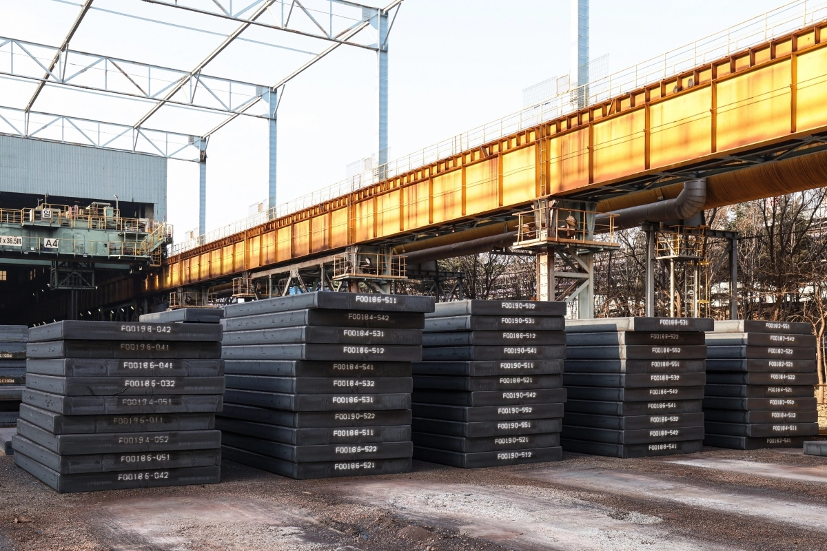 포스코 포항제철소 내 슬래브 야드. 포스코 제공