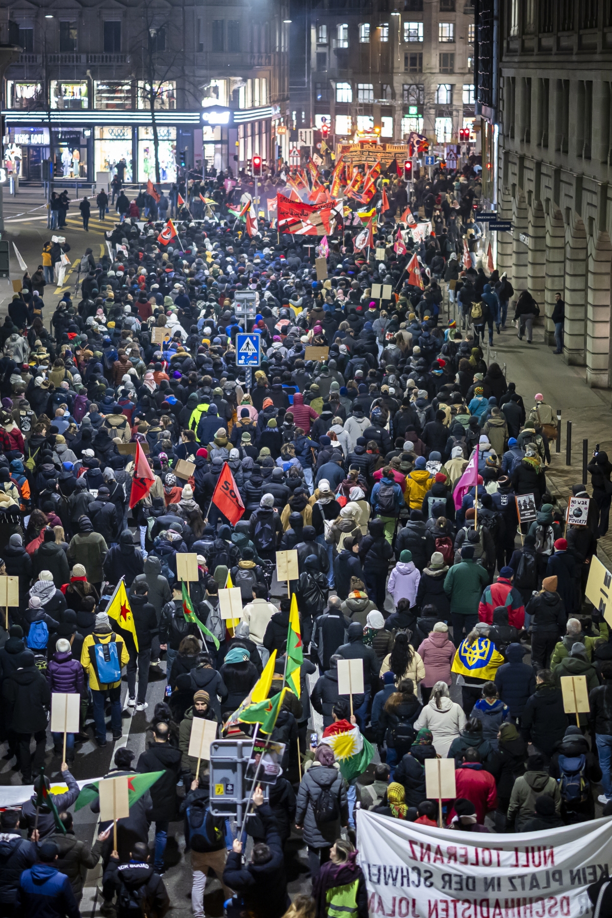 다보스포럼 주제는 ‘대화의 정신’… 시위대 “우리와도 대화하라”