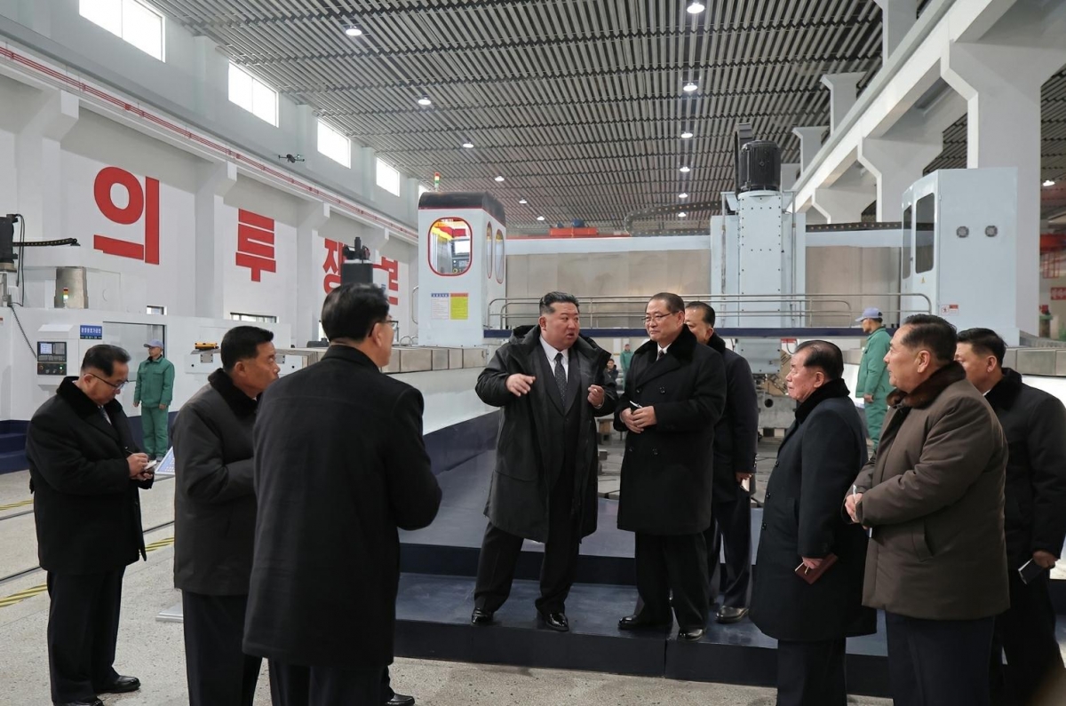 공장 현대화 차질에 질타… 김정은, 현장서 내각 부총리 해임