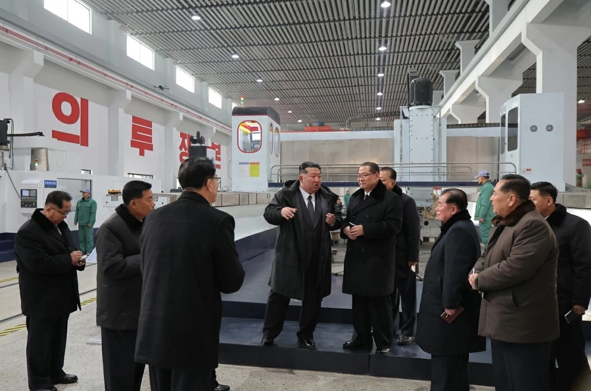 공장 현대화 차질에 질타… 김정은, 현장서 내각 부총리 해임