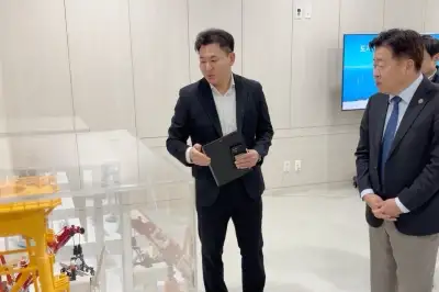 “지역경제·에너지 복지 공존의 길”… 바다 위 풍력부터 친환경 축산농장까지 찾은 오 지사