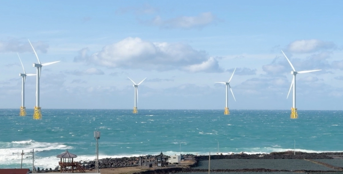 한림해상풍력발전이 돌고 있는 한림읍 바다. 제주도 제공영상 캡처