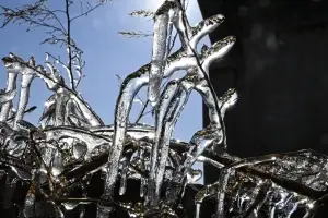 역대급 강추위에 한강 고드름 ‘꽁꽁’