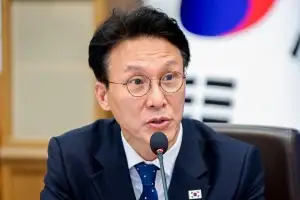 정부 “李, 가덕도 피습은 테러”… 공모·배후 여부 재수사한다