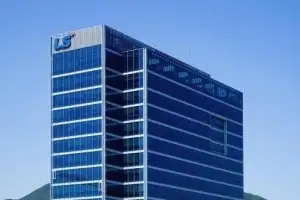 LS 주주들 뿔났다… “에식스 중복상장 끝까지 저지” 집단행동