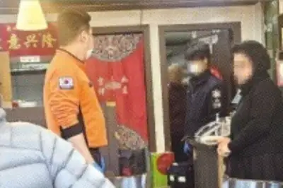 경호처 직원, 쓰러진 노인에게 CPR…대통령 지킴이가 시민 생명 지켰다