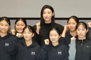 승승장구 흥국생명, 꼴찌 못 면한 정관장…김연경 효과?