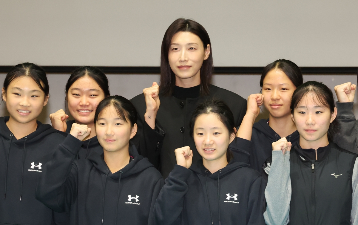 김연경(뒷줄 가운데). 연합뉴스