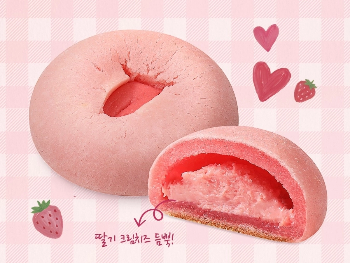 파리바게뜨가 최근 출시한 신제품 ‘베리 쫀득볼’ 중 일부 매장에서 만들어진 제품이 여성 신체부위를 연상케 한다는 반응이 온라인상에서 나오고 있다. 사진은 파리바게뜨 ‘베리 쫀득볼’ 홍보 이미지. 파리바게뜨 인스타그램 캡처