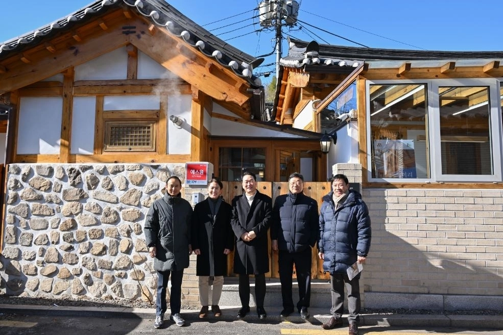 지난 20일 종로구 일대의 ‘미리내집 연계형 공공한옥’을 방문한 서울시의회 주택공간위원회(위원장 김태수)