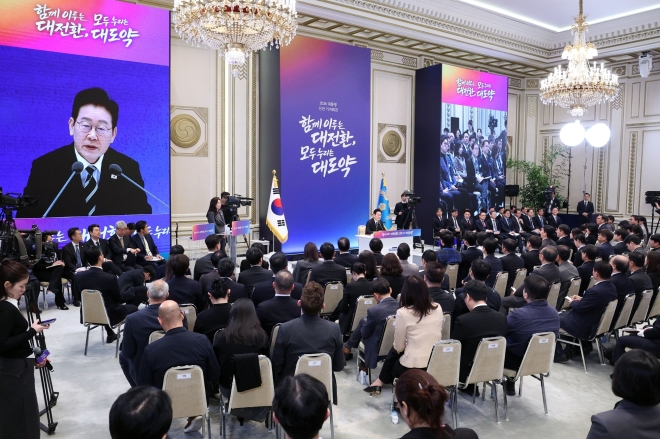 李대통령 내달 8일 취임 1주년 기자회견…국정 2년차 비전 공개