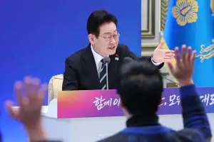 李 “고환율, 한두달 뒤 1400원 전후 예측”… 언급 직후 1460원대 후반 ‘급락’