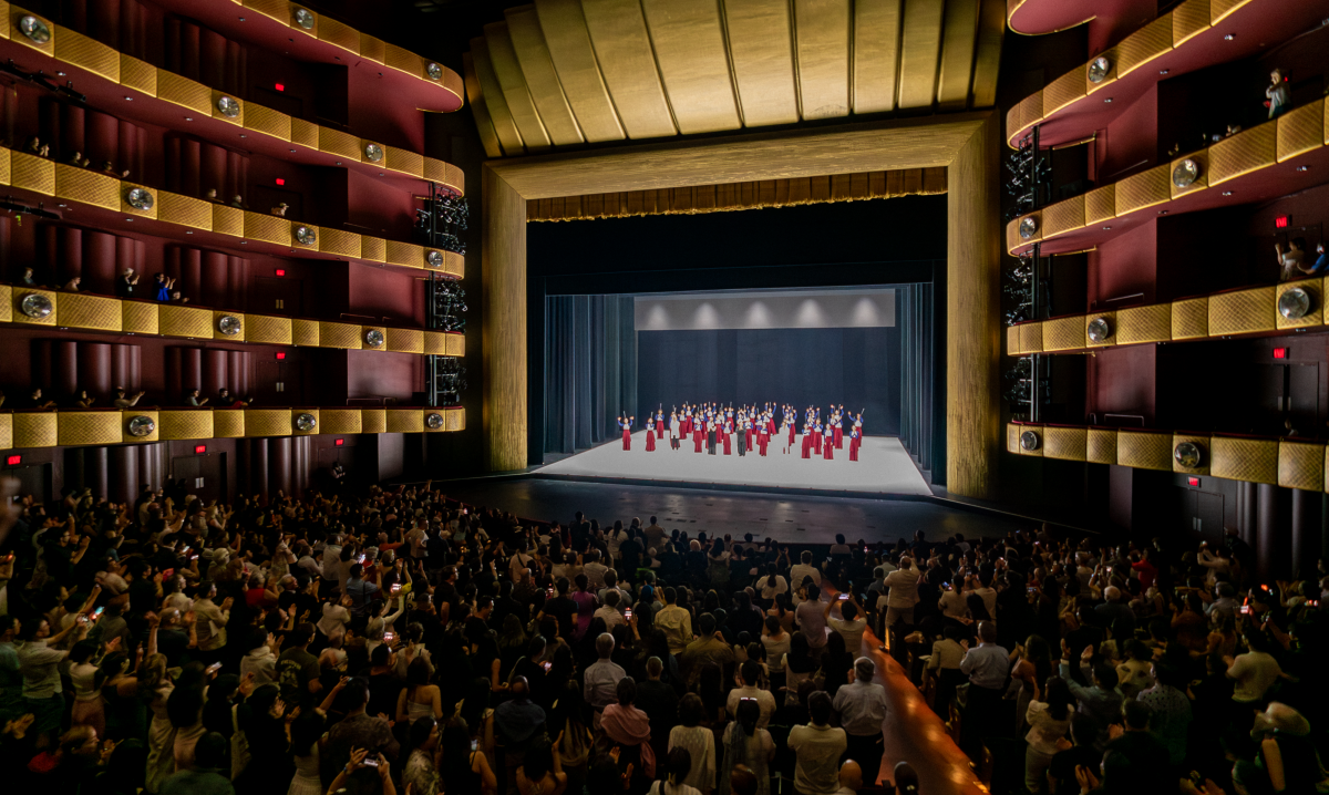 2023년 7월 미국 뉴욕 링컨센터 내 데이비드 H 코크 시어터에서 공연한 서울시무용단의 ‘일무’. 세종문화회관 제공