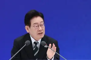 李대통령 “北, 핵 포기하겠나…현 상태 중단이 모두에 이익”