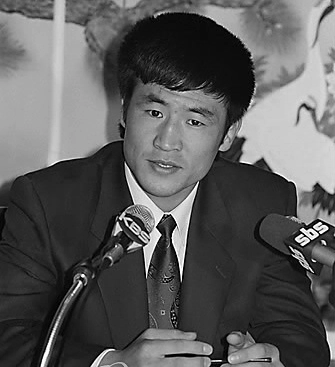 제3국을 통해 귀순한 북한 유도선수 이창수씨 기자회견 1991.11.21 연합뉴스