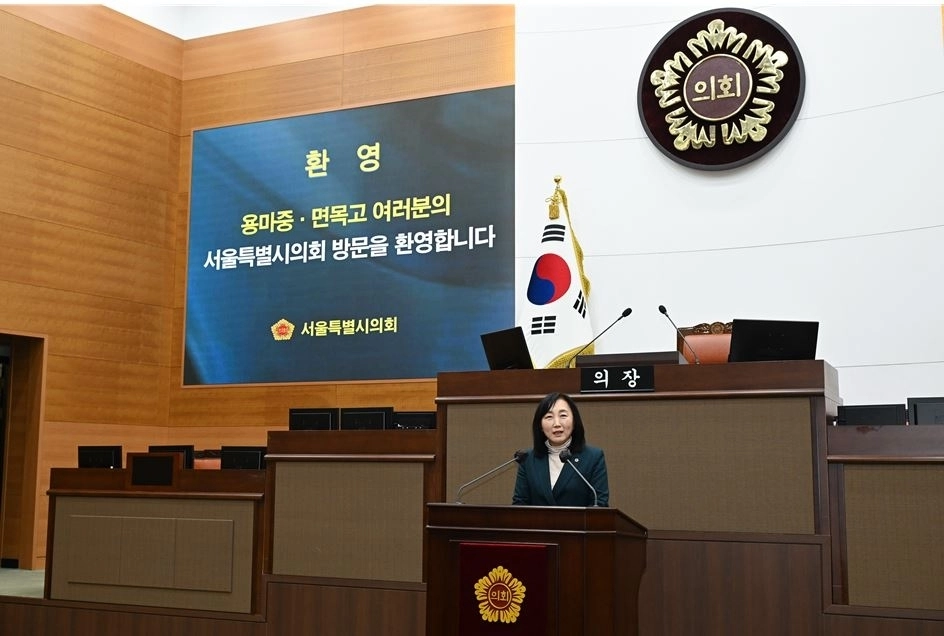 인사말을 하는 이영실 의원
