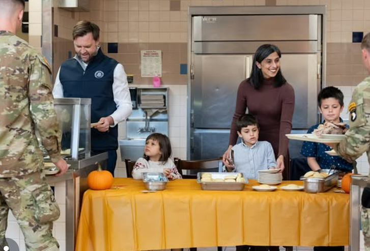 미국 부통령 JD 밴스 부부와 세 자녀가 추수감사절 기념 식사를 하고 있다. 인스타그램 캡처